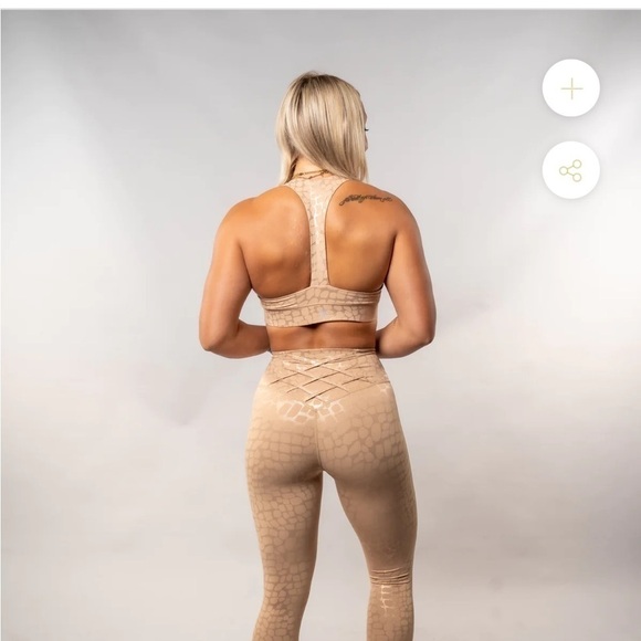 Til You Collapse Moxie Criss Cross Leggings - Cashmere Large Leopard Embossed - Picture 3 of 12